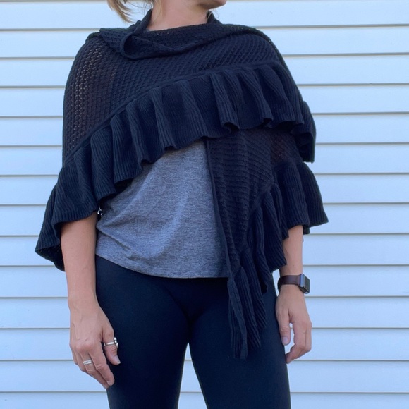 Elizabeth Gillett NYC black knit ruffle shawl - Picture 4 of 5